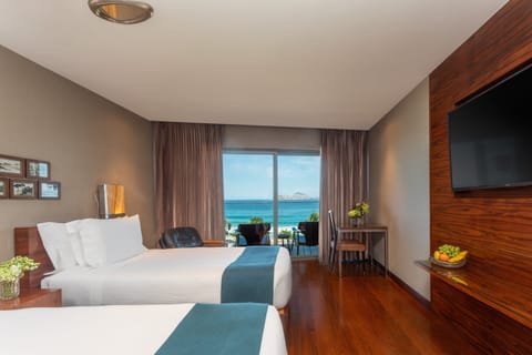 Deluxe Room, 2 Twin Beds, Oceanfront | Property amenity