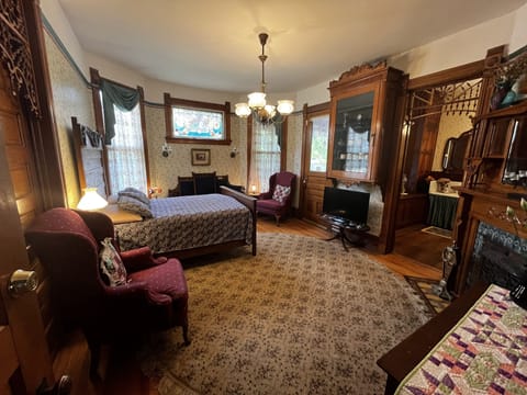 Sinead O'Connor Room, 1 Double Bed, attached half bath | Individually decorated, individually furnished, iron/ironing board