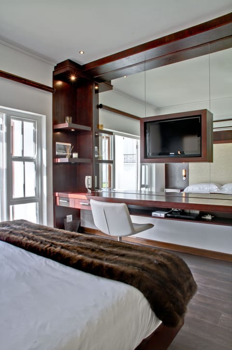 Executive Suite, Garden Area | Premium bedding, in-room safe, individually decorated