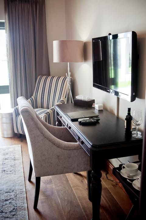 Hypo-allergenic bedding, in-room safe, individually furnished, desk