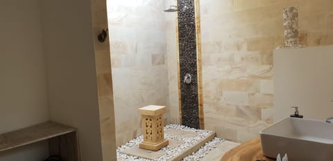 Deluxe Bungalow, 1 Bedroom | Bathroom | Shower, free toiletries, towels