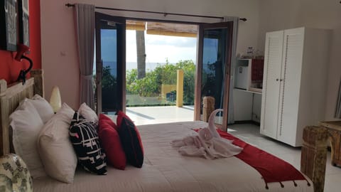 Minibar, in-room safe, free WiFi, bed sheets