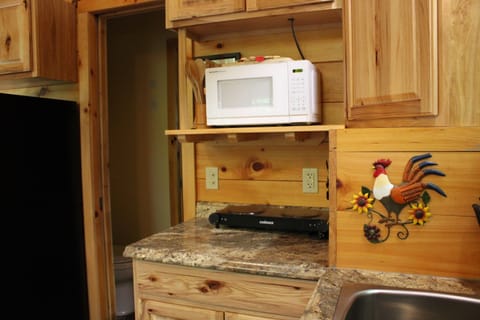 Exclusive Tree House, 1 Queen Bed | Private kitchen | Full-size fridge, microwave, oven, stovetop