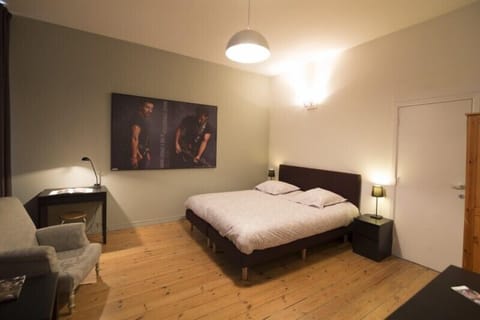 Double or Twin Room, 1 Queen Bed, Kitchen | Premium bedding, cribs/infant beds, free WiFi, bed sheets