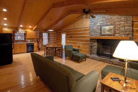 Cabin, 2 Bedrooms, Kitchen | In-room dining