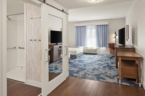 Room, Accessible, Non Smoking (Roll-in Shower) | In-room safe, desk, blackout drapes, free WiFi