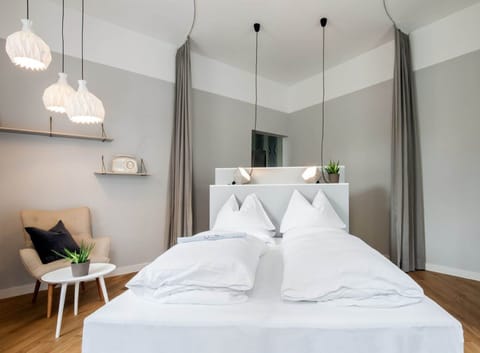 street suite - Reschgasse 4 | Premium bedding, down comforters, rollaway beds, bed sheets