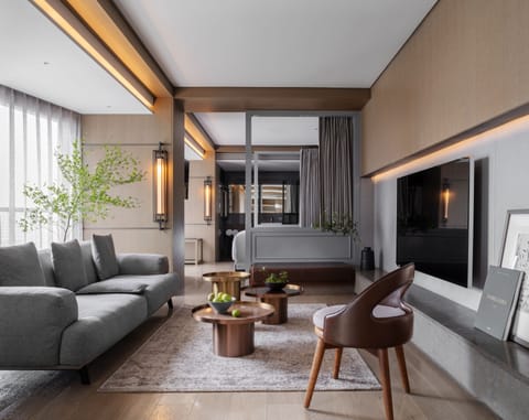 CHAO Suite 80 | Premium bedding, down comforters, minibar (free items), in-room safe