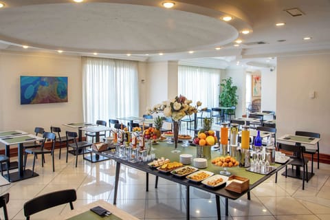 Breakfast weekdays (EUR 12 per person)