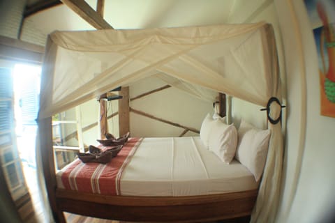 Standard Room | Premium bedding, desk, WiFi (free)