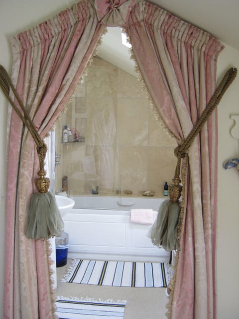 Double Room, Ensuite (The Pink Room) | Individually decorated, individually furnished, iron/ironing board