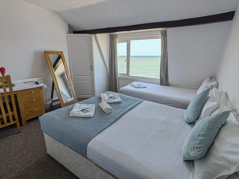 Suite, Ensuite, Sea View | Hypo-allergenic bedding, iron/ironing board, free WiFi, bed sheets
