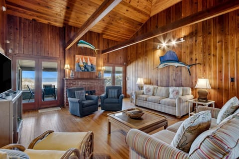 House, 5 Bedrooms | Living area | TV, DVD player