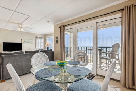 Condo, 2 Bedrooms | Dining