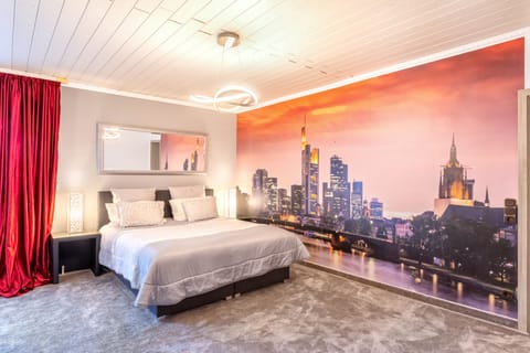 Comfort Penthouse, 3 Bedrooms, Non Smoking | Blackout drapes, soundproofing, iron/ironing board, free WiFi
