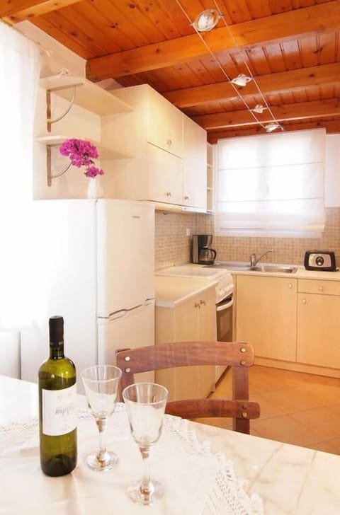 Superior Villa | Private kitchen | Fridge, oven, stovetop, electric kettle