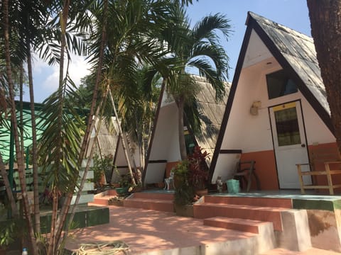 Comfort Room with Shower | Desk, free WiFi, bed sheets