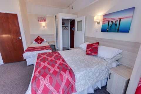 Family Room (Triple) | Desk, free WiFi, bed sheets