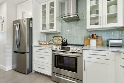 Townhome, 2 Bedrooms | Private kitchen | Full-size fridge, microwave, oven, stovetop