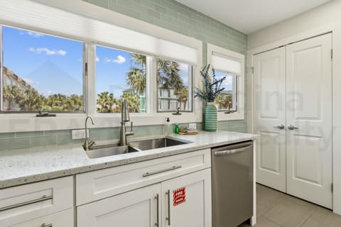 Townhome, 2 Bedrooms | Private kitchen | Full-size fridge, microwave, oven, stovetop