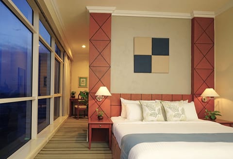 Premier Apartment, 2 Bedrooms | Bathroom | Rainfall showerhead, free toiletries, hair dryer, bidet