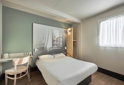 Double Room, Mobility Accessible, Non Smoking | Premium bedding, desk, blackout drapes, soundproofing