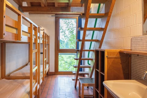 Standard Room, Shared Bathroom (Sextuple) | Living area