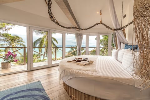 Grand Villa, 1 King Bed, Hot Tub, Beach View | View from room