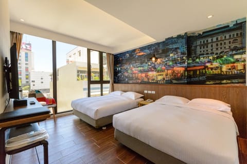 Classic Quadruple Room | Premium bedding, desk, laptop workspace, blackout drapes