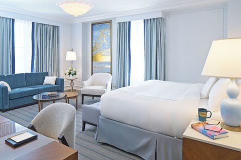 Executive Room, 1 King Bed | Premium bedding, in-room safe, desk, laptop workspace