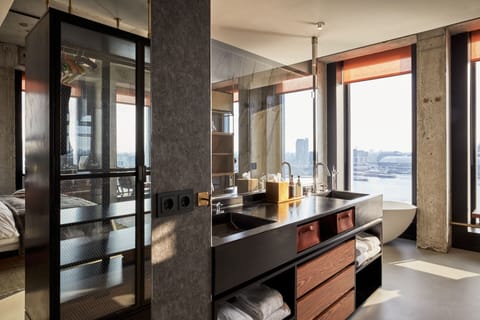 Suite (Sir) | Bathroom | Shower, rainfall showerhead, designer toiletries, hair dryer