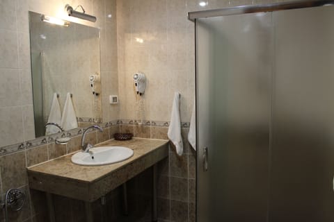 Villa | Bathroom | Free toiletries, hair dryer, bidet, towels