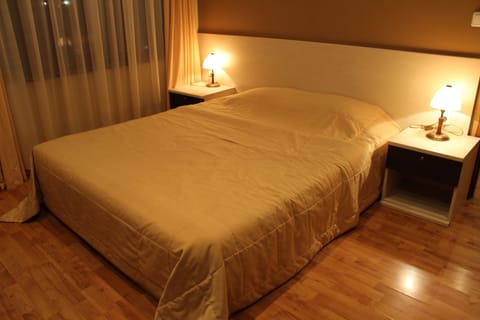 Villa | Minibar, in-room safe, desk, blackout drapes