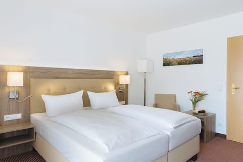 Double Room | In-room safe, desk, blackout drapes, free cribs/infant beds