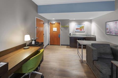 Premium bedding, pillowtop beds, in-room safe, desk