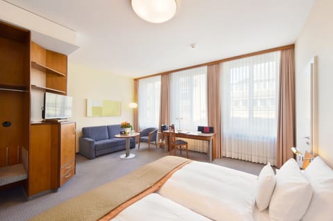 Relax Single Room | Living area | 60-cm flat-screen TV with digital channels, TV