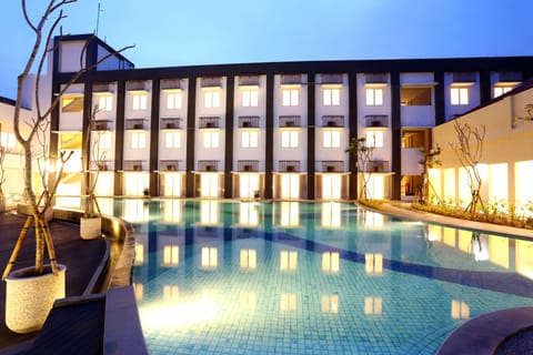Outdoor pool, sun loungers