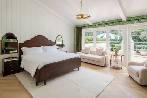 Premier Cottage, 1 King Bed, Corner (Veranda) | Premium bedding, desk, iron/ironing board, free cribs/infant beds