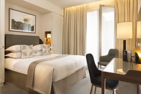 Deluxe Double Room, 1 Queen Bed | Premium bedding, free minibar items, in-room safe, desk