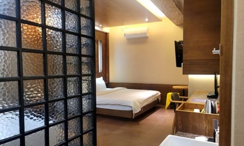 Premium Double Room, Non Smoking | Individually decorated, individually furnished, desk, blackout drapes