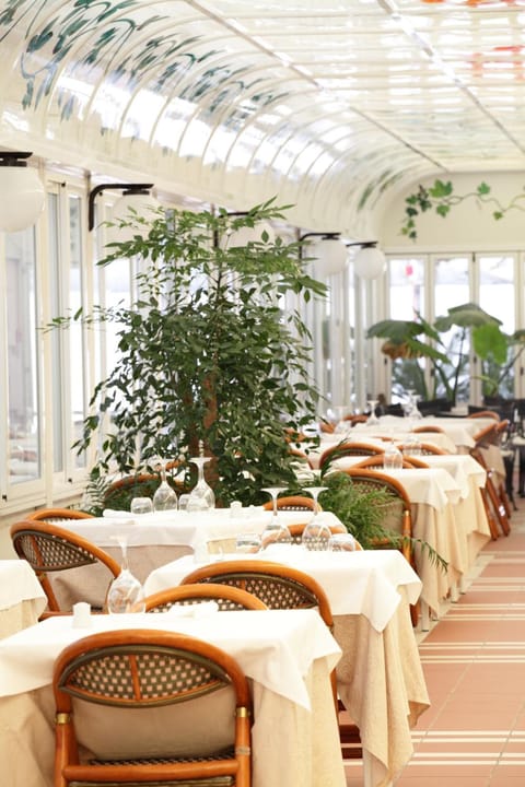 Lunch and dinner served, Regional cuisine