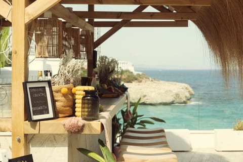 Poolside bar