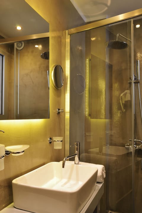 In-room safe, iron/ironing board, free WiFi, bed sheets