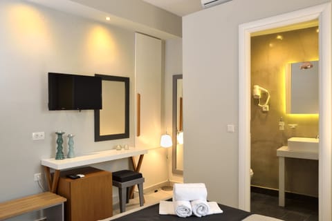 In-room safe, iron/ironing board, free WiFi, bed sheets