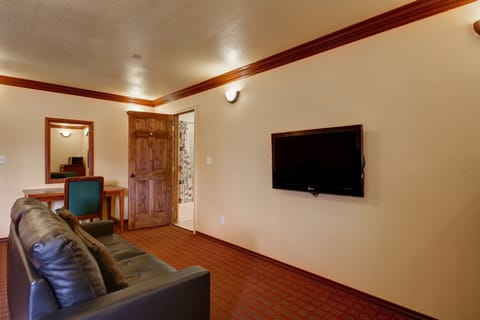 Family Room, Multiple Beds | Blackout drapes, soundproofing, free WiFi, bed sheets