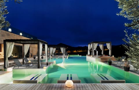 Indoor pool, outdoor pool