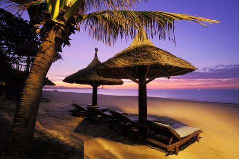 Private beach, sun loungers, beach umbrellas, beach towels