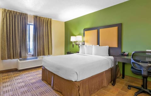Desk, iron/ironing board, free WiFi, bed sheets