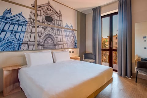 In-room safe, desk, soundproofing, free WiFi