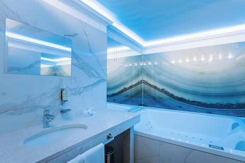 Junior Suite | Jetted tub